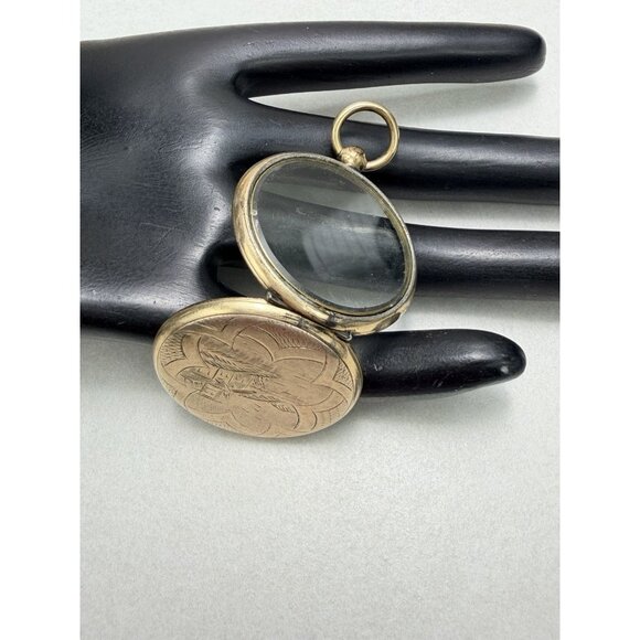 Antique Victorian Gold Filled Engraved Locket Pendant Crystal Glass 19th Century - Picture 4 of 7
